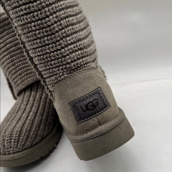 UGG Classic Cardy Boot Shearling Bootie 7 - Picture 6 of 10